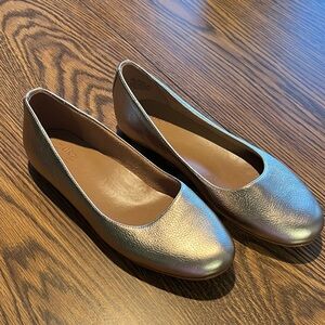 Naturalizer Elegant Metallic Gold Flats Never Worn